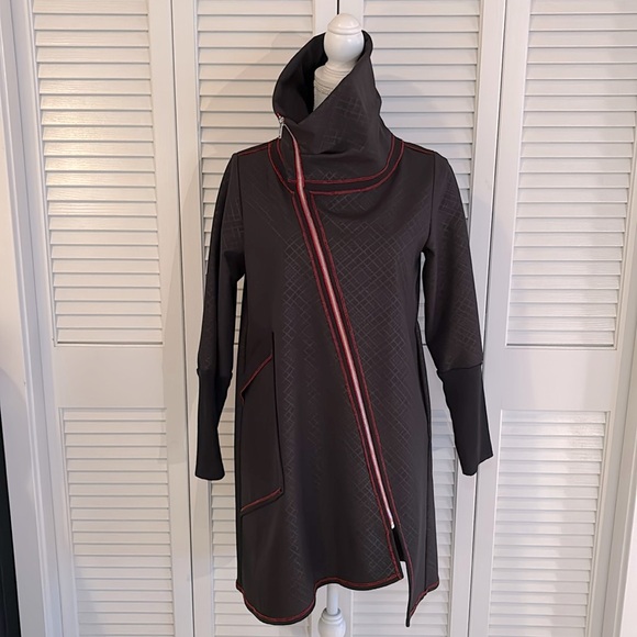 Lousje & Bean Assymetrical Zip Car Coat Women’s Black w/ Red Trim Size Small - Picture 1 of 13